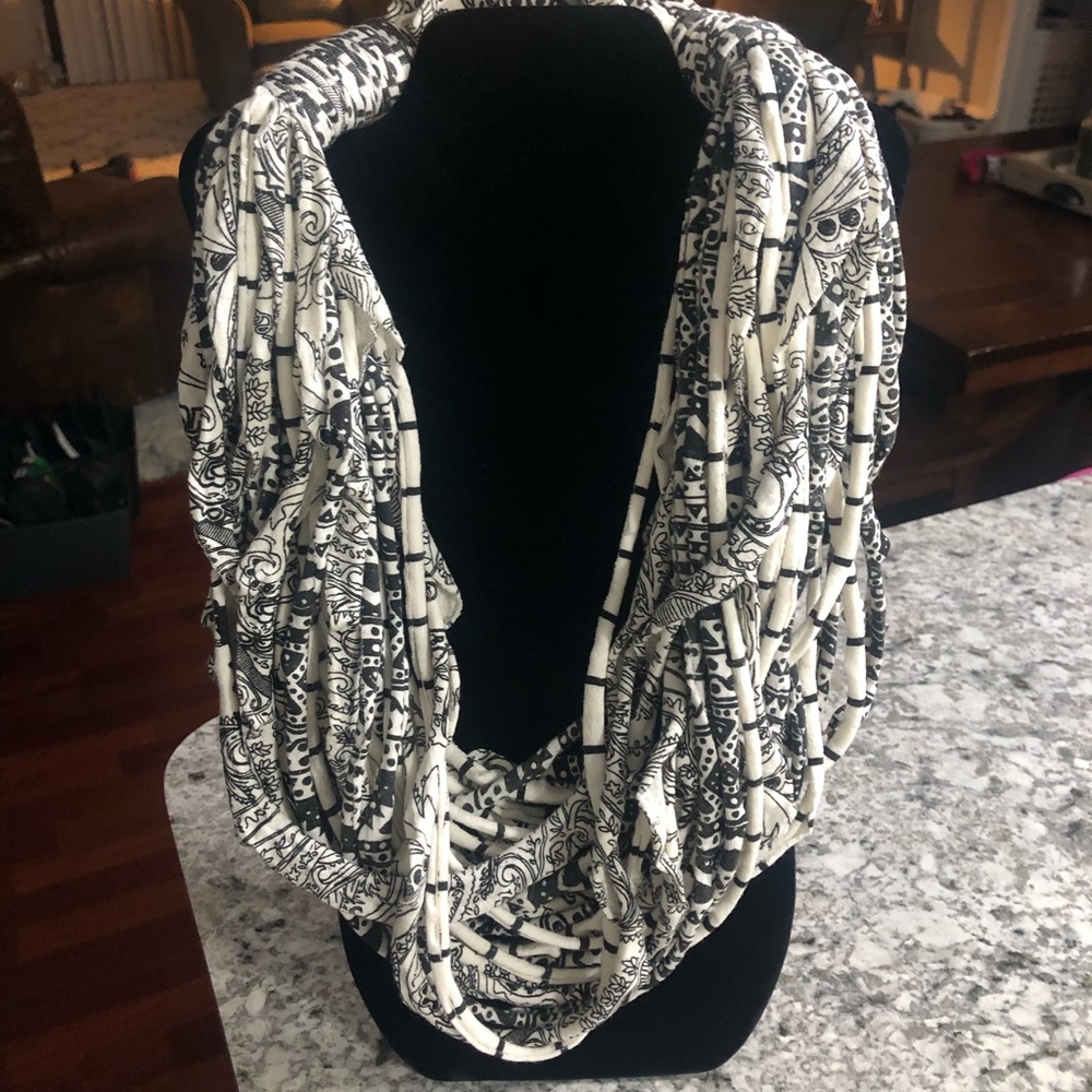 T-shirt infinity scarf necklace